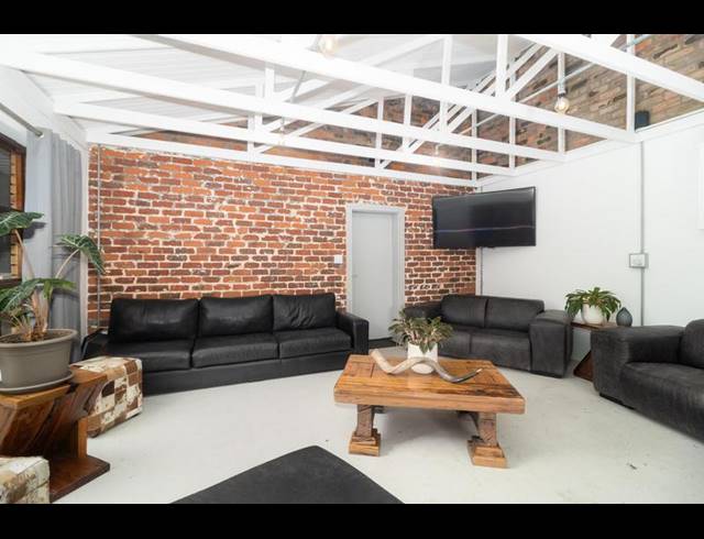 5 BEDROOM HOUSE FOR SALE IN VREDEKLOOF